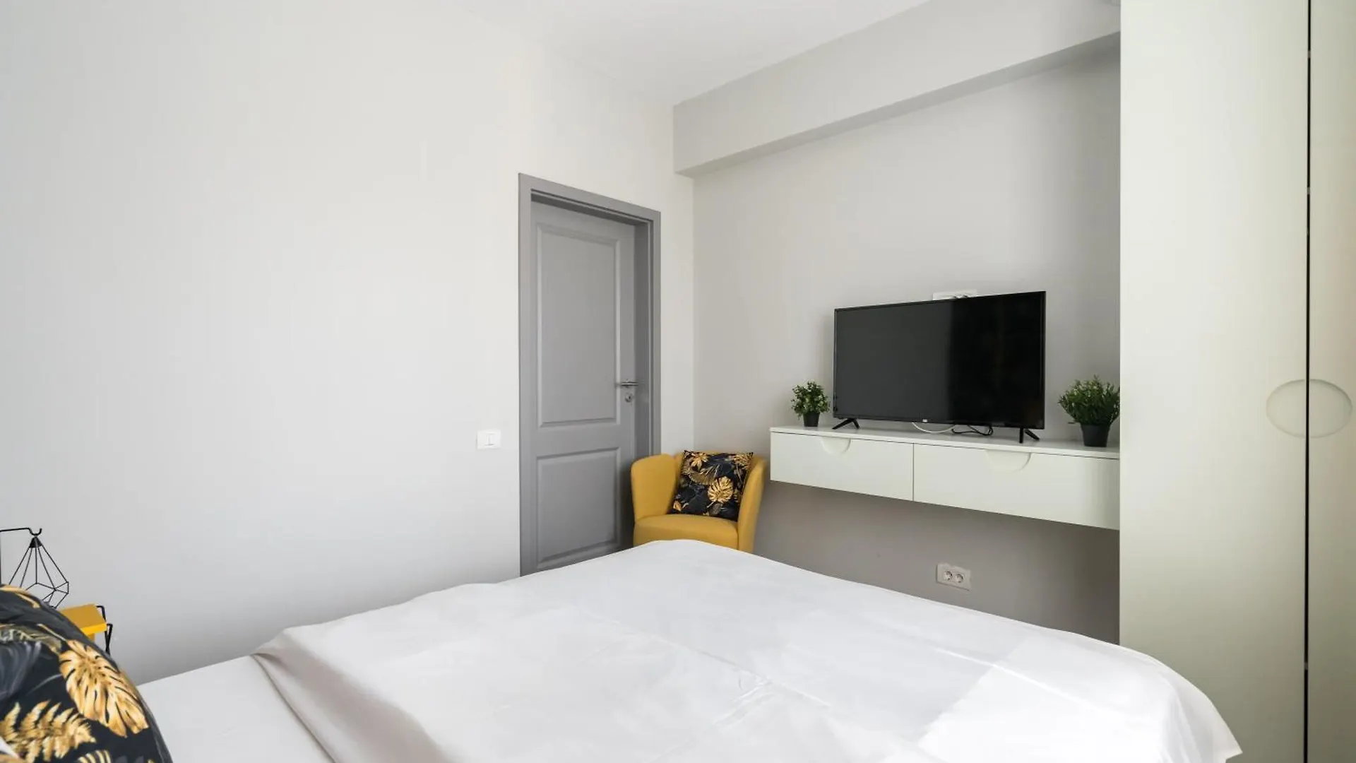 Breeze Gateway City Center Bucharest Apartment