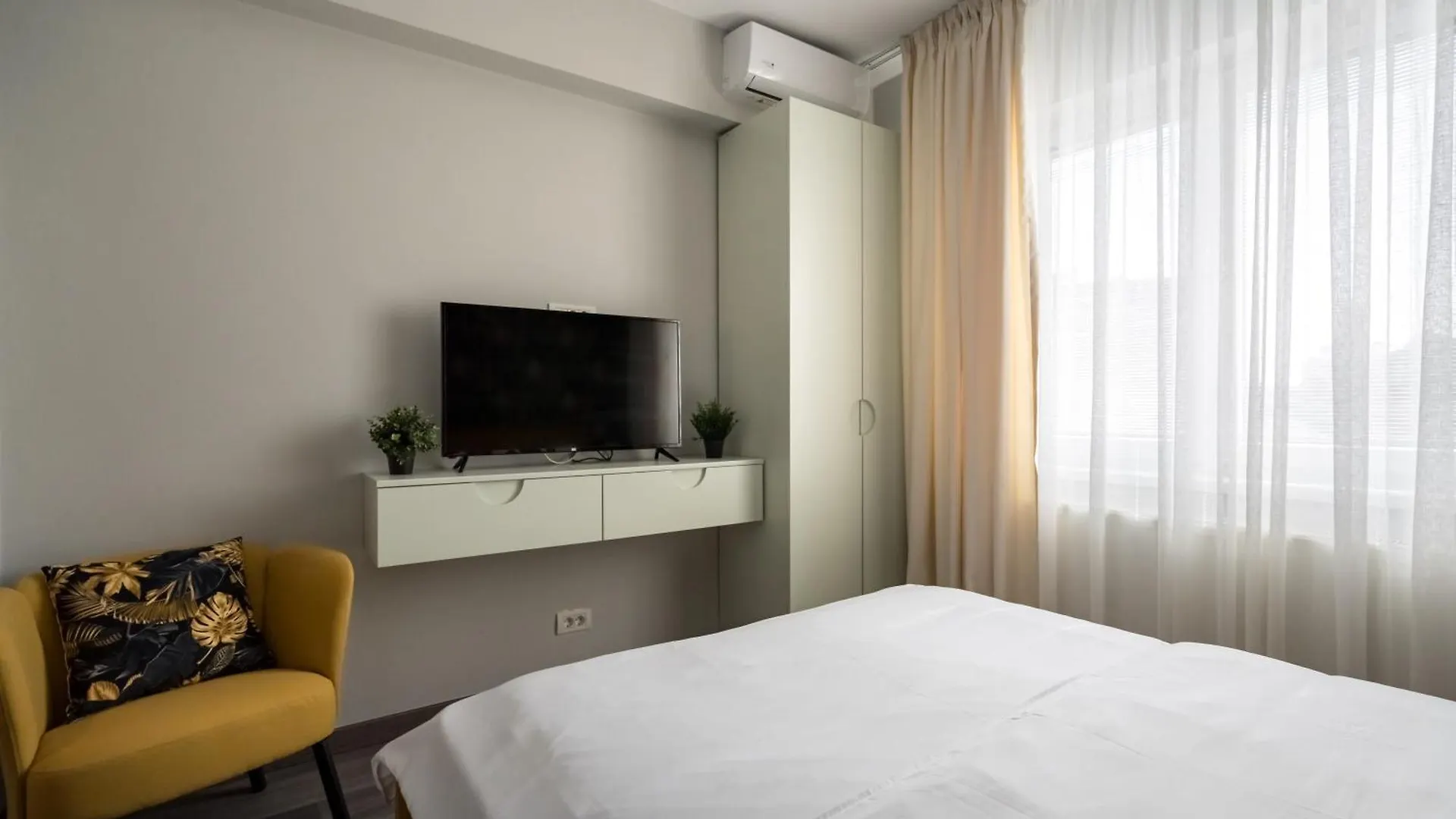Breeze Gateway City Center Bucharest Apartment