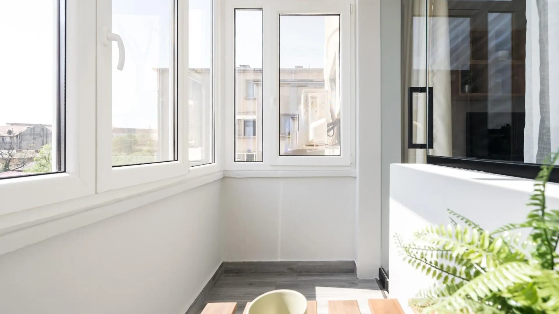 Breeze Gateway City Center Bucharest Apartment